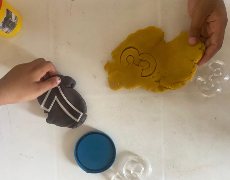 Sürdürülebilirlik Topluluğu Geri ve İleri Dönüşüm Atölyelerinde Ürettiği Ürünlerle Köy Okullarına Sürdürülebilir Materyal Desteği Sağlamaya Devam Ediyor