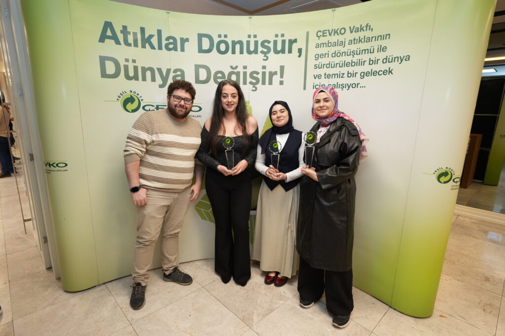 Sürdürülebilir İMÜ Ekibi Çevko’dan Üç Ödülle Döndü
