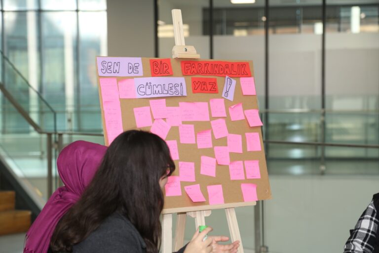 Özel Eğitim Bölümü Öğrencileri ve Özel Eğitim Kulübü 3 Aralık Dünya Engelliler Günü Farkındalık Etkinliği ile Erişilebilirlik, Kapsayıcı Eğitim ve Bağımsız Hareketin Önemine Dikkat Çekti