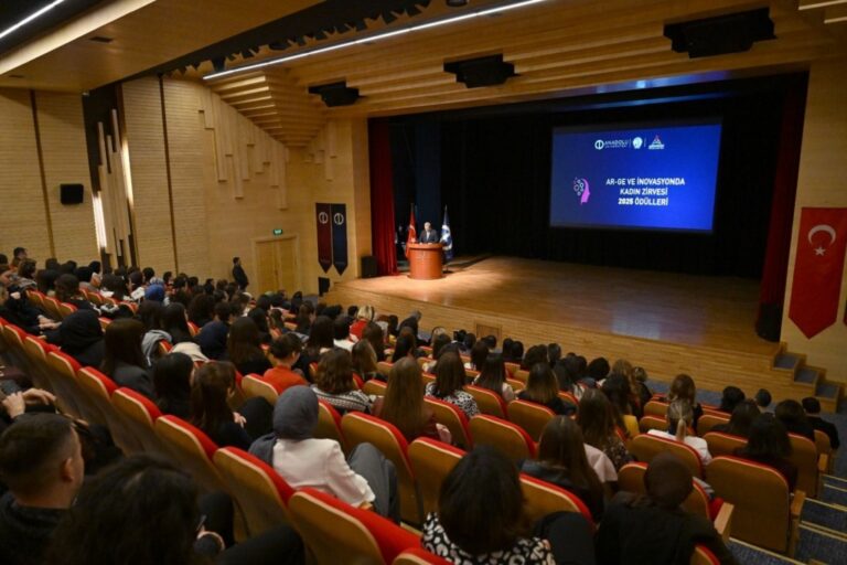 Otizm Alanında Sivil Toplum Araştırmasına Katkı Sunan Prof. Dr. Yeşim Güleç Aslan Ar-Ge ve İnovasyonda Kadın Zirvesi’nde Ödül Aldı